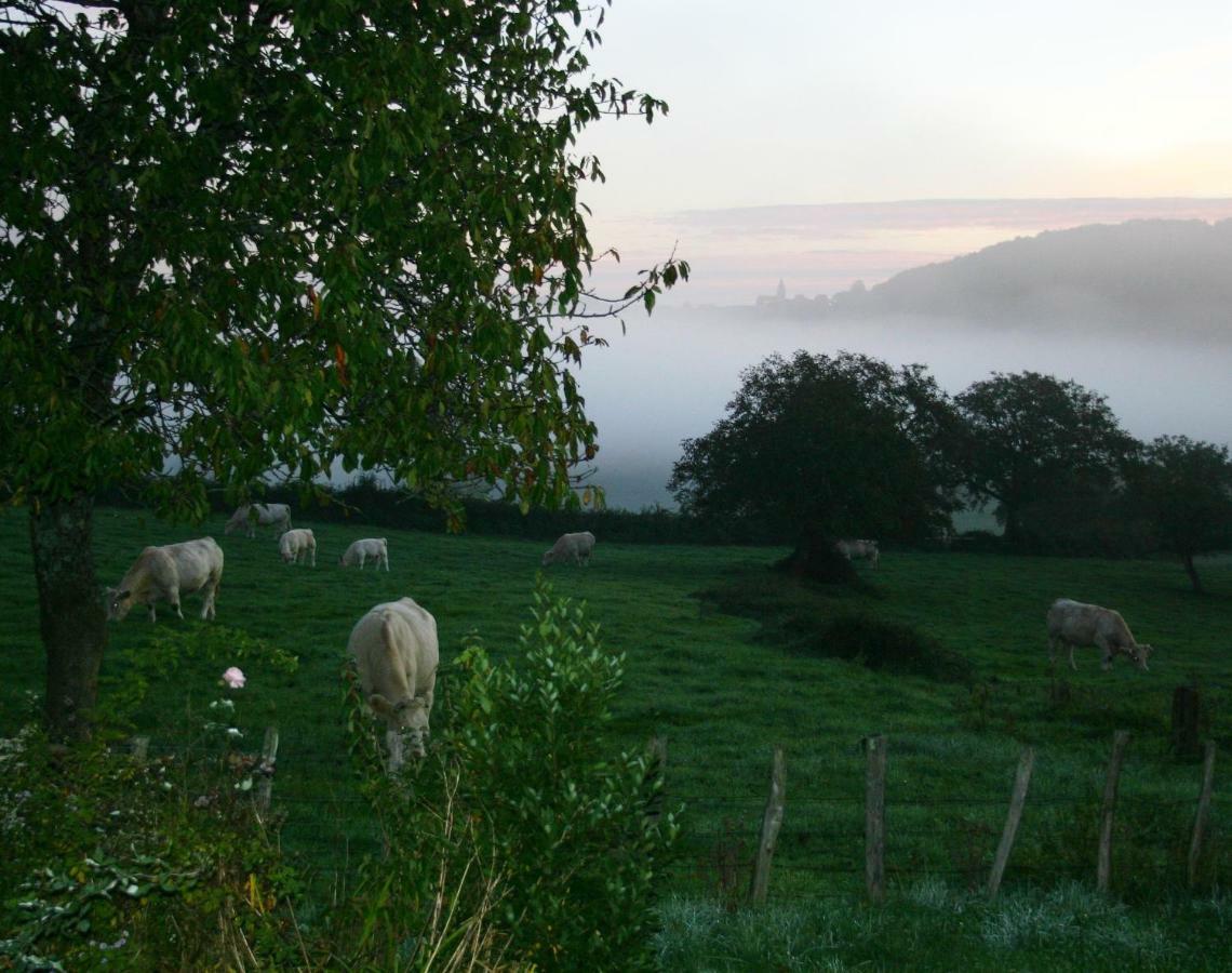 Gite Des Quatre Chemins La Vineuse Luaran gambar