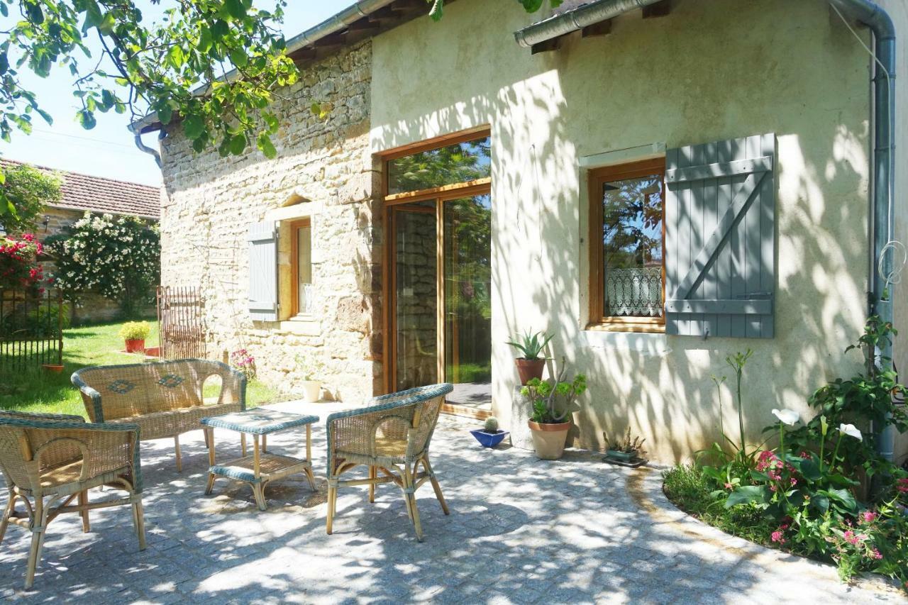 Gite Des Quatre Chemins La Vineuse Luaran gambar
